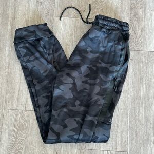 Mens camo jogger